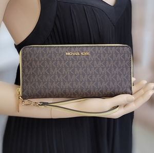 Michael Kors Jet Set Continental Wallet